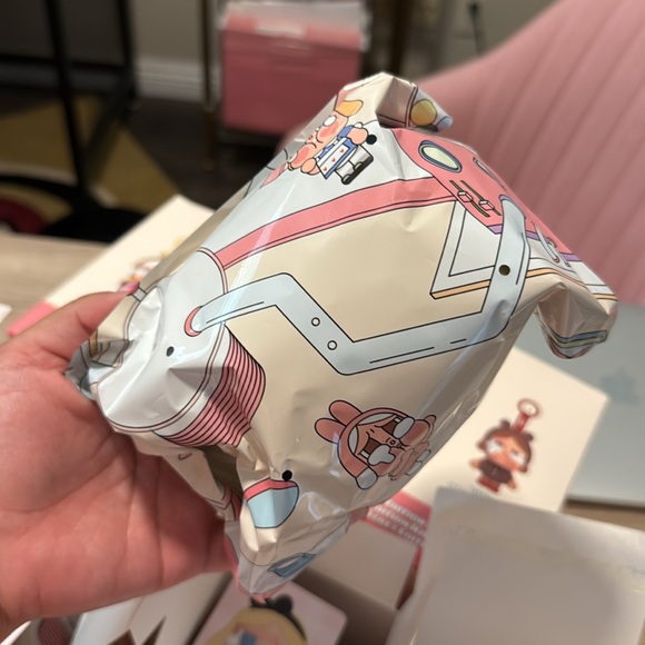 Crying Again Super Secret Blonde Baby PopMart CryBaby - Picture 6 of 9